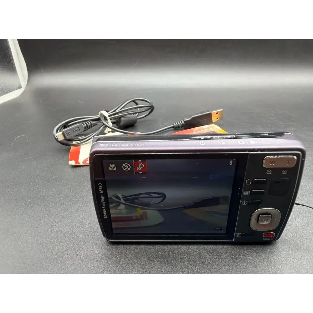Kodak EasyShare M580 Purple 14MP CCD Camera 8X Zoom Tested Charger 2 Batteries